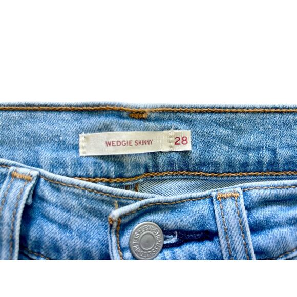 Levi’s Wedgie Fit Jeans Women's 28 Light Wash High-Rise Distressed Vintage - Picture 4 of 11